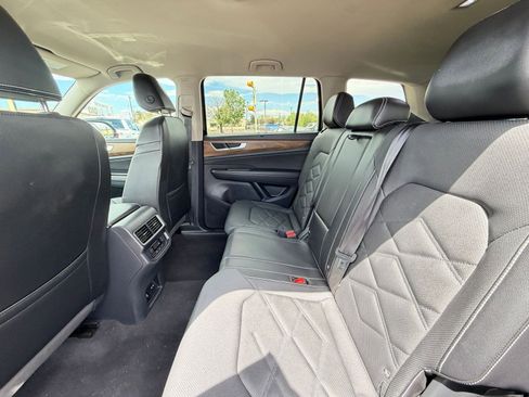 Used 2025 Volkswagen Atlas SE AWD/4WD image 27