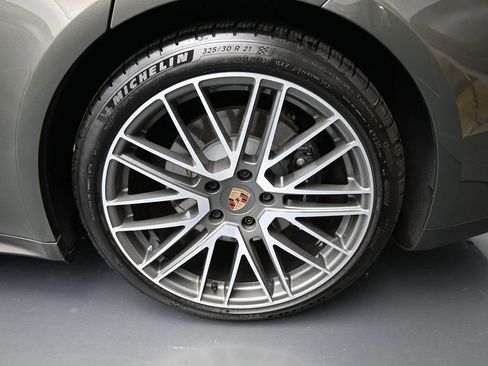 Used 2025 Porsche Panamera 4 image 11