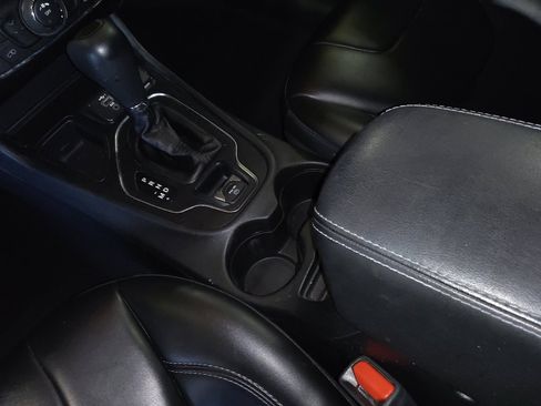 Used 2019 Jeep Cherokee Latitude Plus image 26