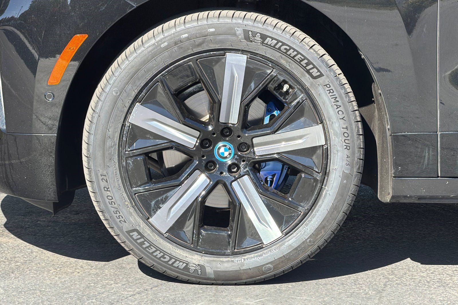 Certified 2024 BMW iX xDrive50 w/ Sport Package AWD/4WD image 38