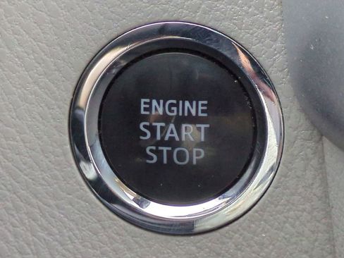 Used 2019 Toyota Highlander SE image 30