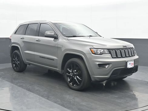 Used 2022 Jeep Grand Cherokee Laredo X image 9