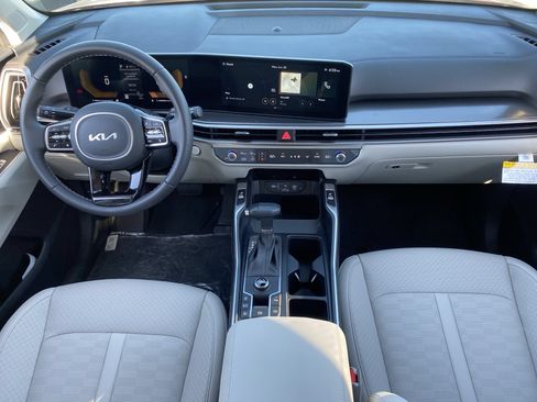 Certified 2025 Kia Sorento S FWD image 13