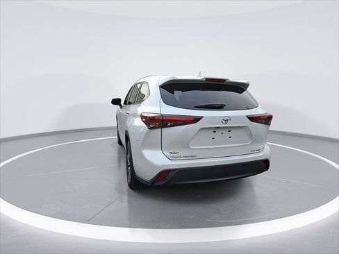Certified 2026 Toyota Highlander XLE AWD/4WD image 9