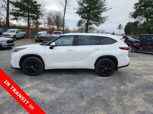 Used 2021 Toyota Highlander XLE image 2