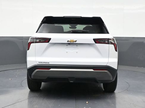 Used 2025 Chevrolet Equinox LT w/ Safety and Technology Package FWD image 4