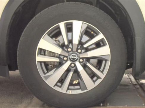 Used 2024 Nissan Pathfinder SL w/ Black Appearance Package AWD/4WD image 9