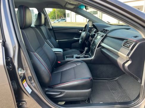 Used 2017 Toyota Camry SE FWD image 9