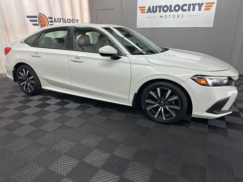 Used 2024 Honda Civic EX image 2