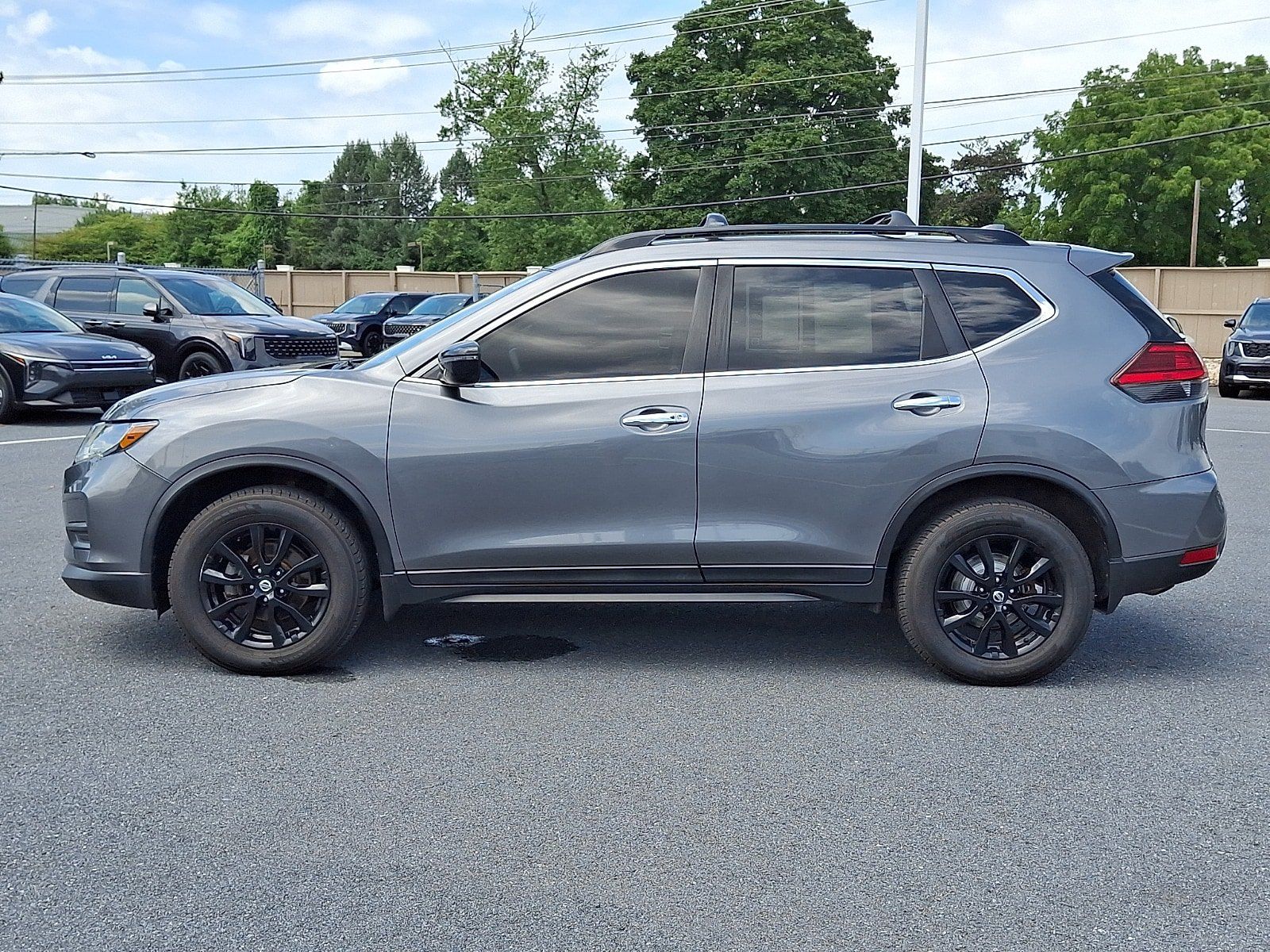 Used 2017 Nissan Rogue SV w/ Midnight Edition AWD/4WD image 8