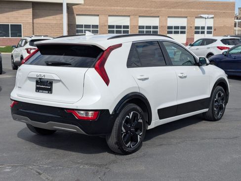 Certified 2023 Kia Niro Wind w/ Wind Preserve Package FWD image 5