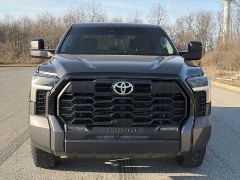 Used 2022 Toyota Tundra SR5 w/ SR5 Convenience Package AWD/4WD image 32