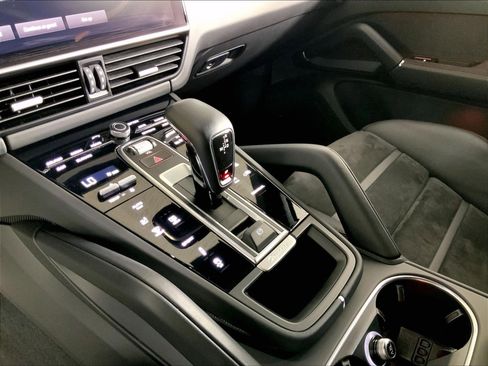 Certified 2022 Porsche Cayenne GTS AWD/4WD image 15