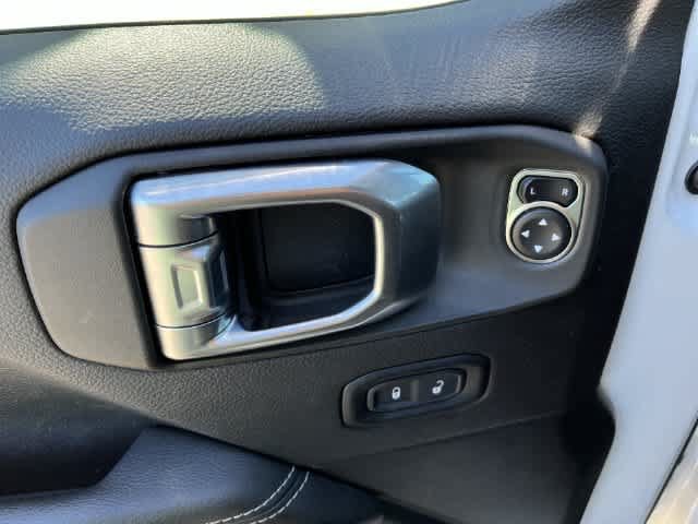 Used 2023 Jeep Wrangler Unlimited Sahara AWD/4WD image 34