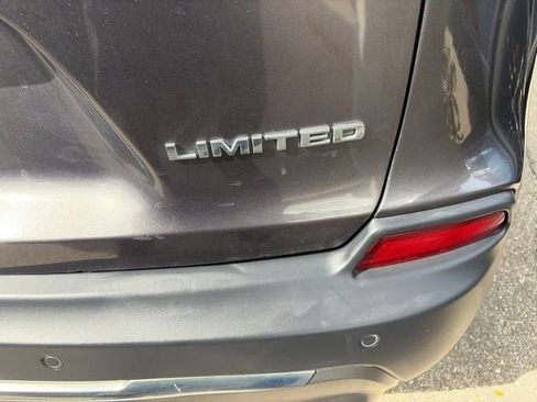 Used 2019 Jeep Cherokee Limited w/ Trailer Tow Group AWD/4WD image 6