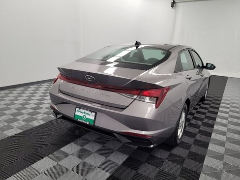 Used 2023 Hyundai Elantra SE FWD image 7