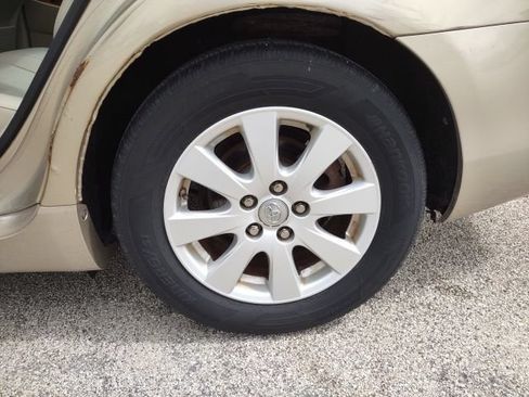 Used 2009 Toyota Camry FWD image 26
