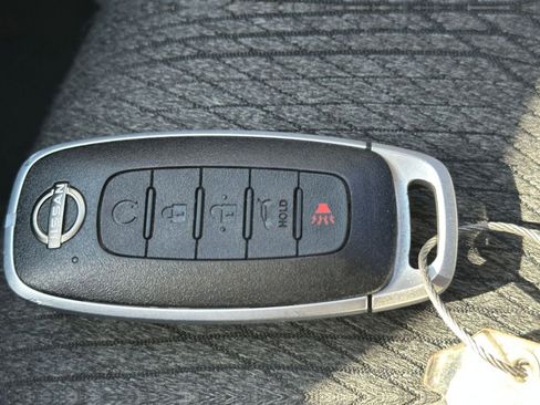 Used 2025 Nissan Rogue SV FWD image 27