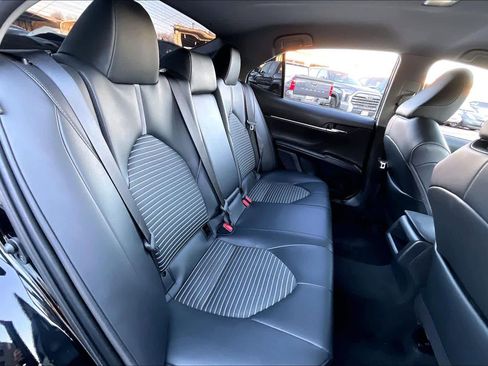 Used 2023 Toyota Camry SE image 18