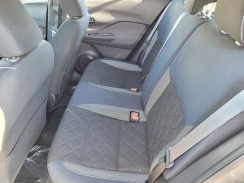 Used 2018 Nissan Kicks S image 17