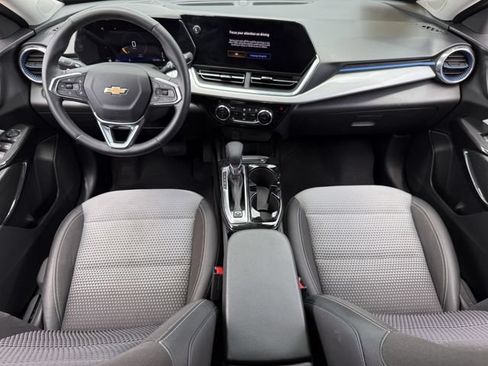 Certified 2025 Chevrolet Trax LT w/ Driver Confidence Package FWD image 13