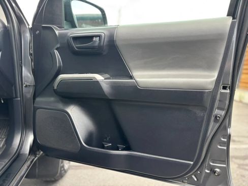 Used 2020 Toyota Tacoma SR5 AWD/4WD image 21