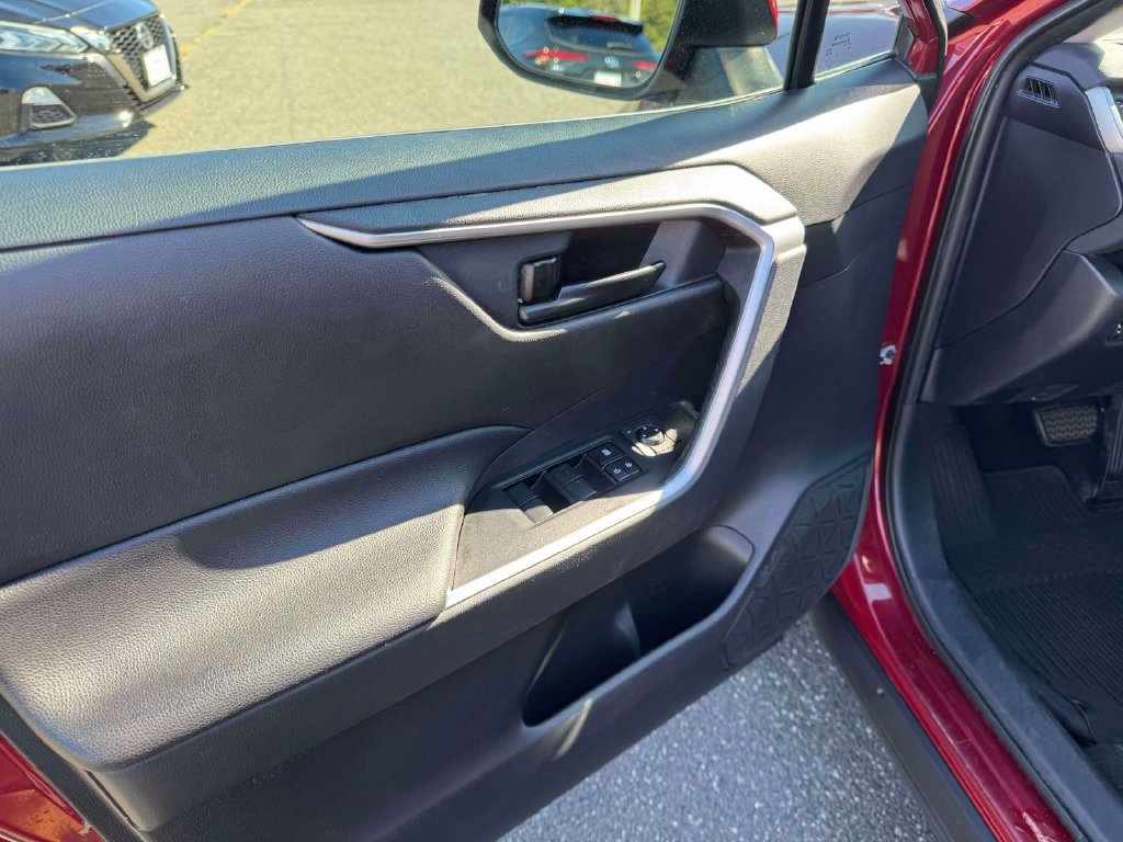 Used 2019 Toyota RAV4 LE w/ All Weather Liner Package AWD/4WD image 18