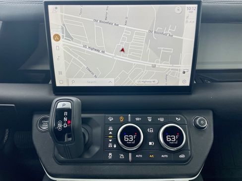 Certified 2025 Land Rover Defender 110 X-Dynamic SE AWD/4WD image 27