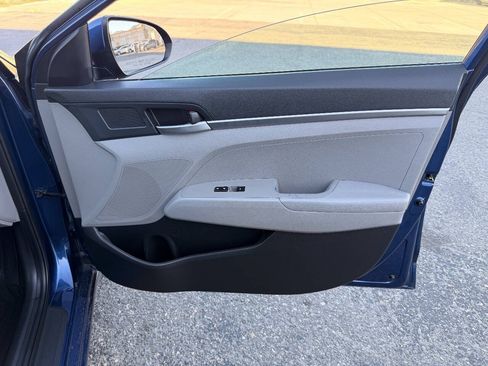 Used 2020 Hyundai Elantra SE FWD image 34
