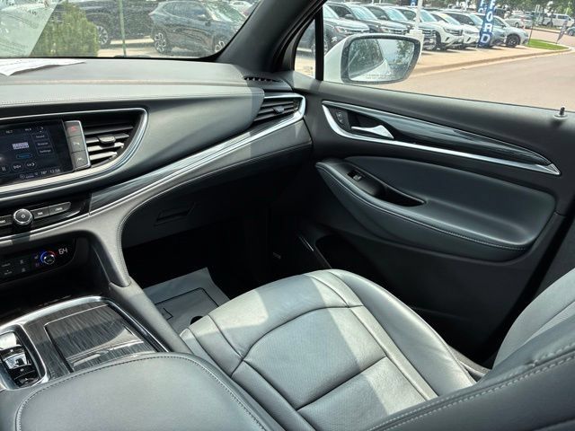 Used 2024 Buick Enclave Premium AWD/4WD image 20