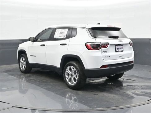 Used 2025 Jeep Compass Sport image 2
