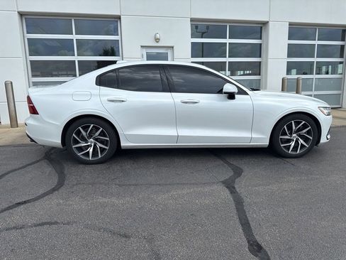 Used 2020 Volvo S60 T6 Momentum AWD/4WD image 3