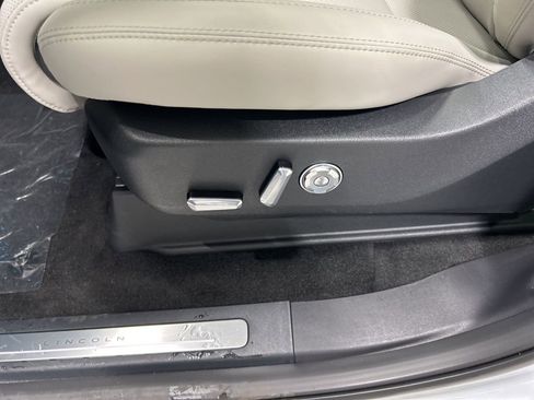 New 2026 Lincoln Navigator L Reserve AWD/4WD image 11