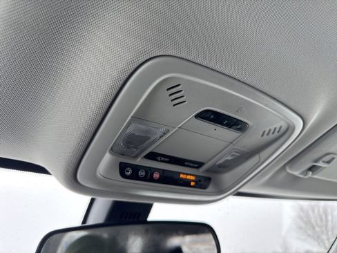 Used 2018 Chevrolet Traverse LT image 18