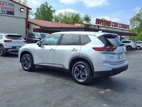 Used 2025 Nissan Rogue SV FWD image 3