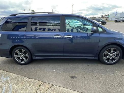 Used 2020 Toyota Sienna SE FWD image 4