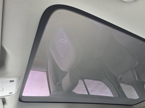 New 2025 Volkswagen ID. Buzz 1st Edition image 18