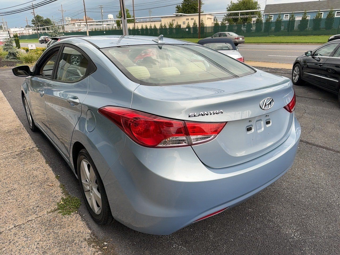 Used 2012 Hyundai Elantra GLS w/ Preferred Pkg 3 FWD image 3