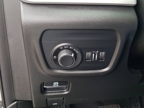 Used 2022 Jeep Grand Cherokee L Laredo AWD/4WD image 28