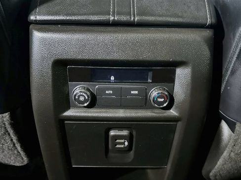 Used 2023 Chevrolet Traverse LT AWD/4WD image 24