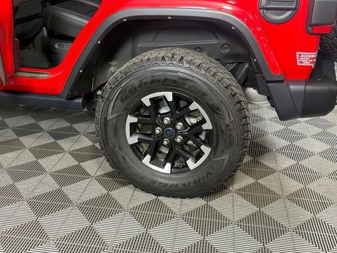 Used 2024 Jeep Wrangler Unlimited Rubicon 4xe AWD/4WD image 15