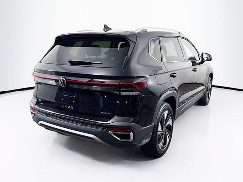 Used 2025 Volkswagen Taos SE AWD/4WD image 8