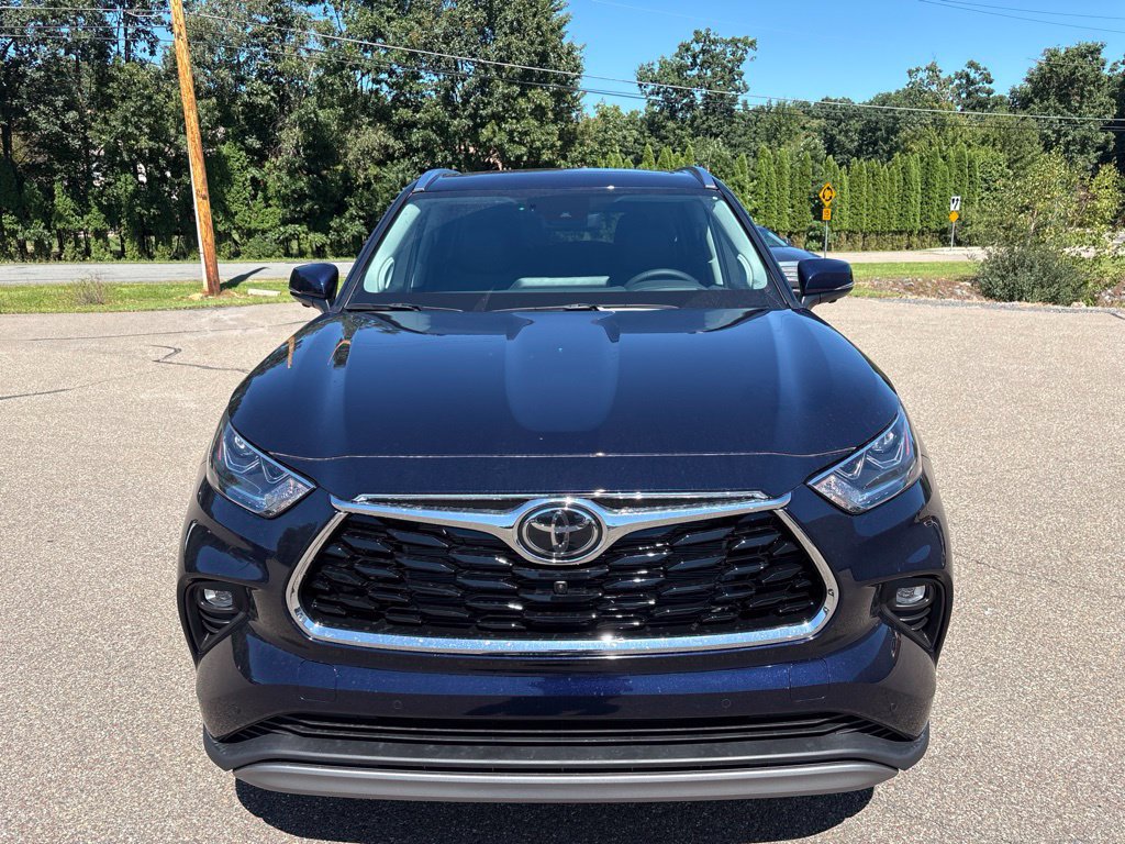 Certified 2026 Toyota Highlander Platinum AWD/4WD image 9