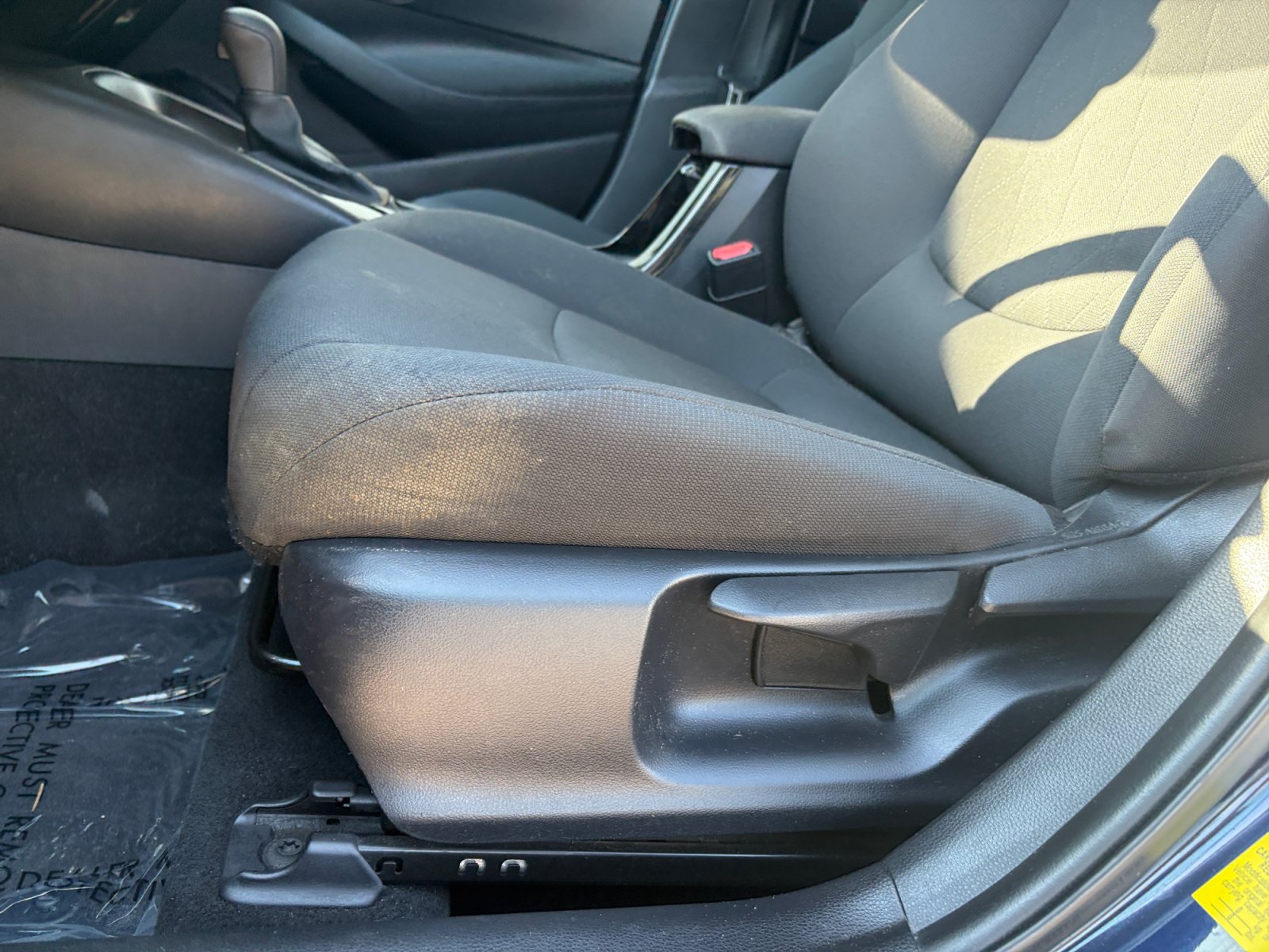 Used 2020 Toyota Corolla LE FWD image 13