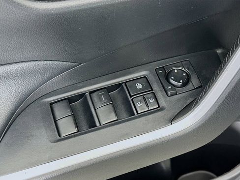 Used 2022 Toyota RAV4 LE AWD/4WD image 19