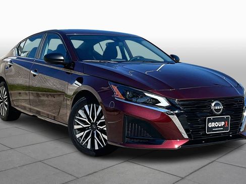 Used 2024 Nissan Altima 2.5 SV image 3