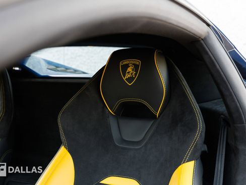 Used 2023 Lamborghini Huracan Tecnica image 22