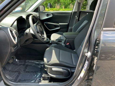 Used 2025 Kia Soul LX w/ LX Technology Package FWD image 22