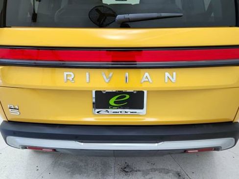 Used 2024 Rivian R1S Adventure image 11