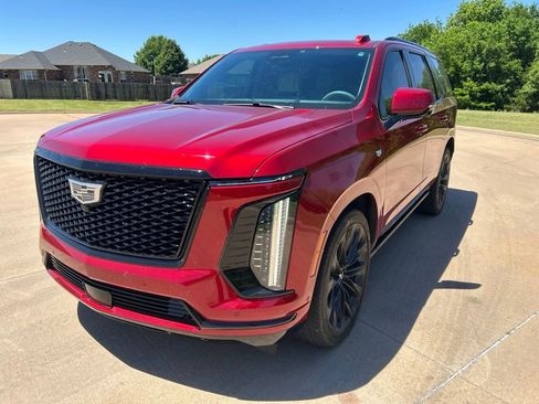 Used 2025 Cadillac Escalade Sport Platinum w/ LPO, ONYX Package AWD/4WD image 3